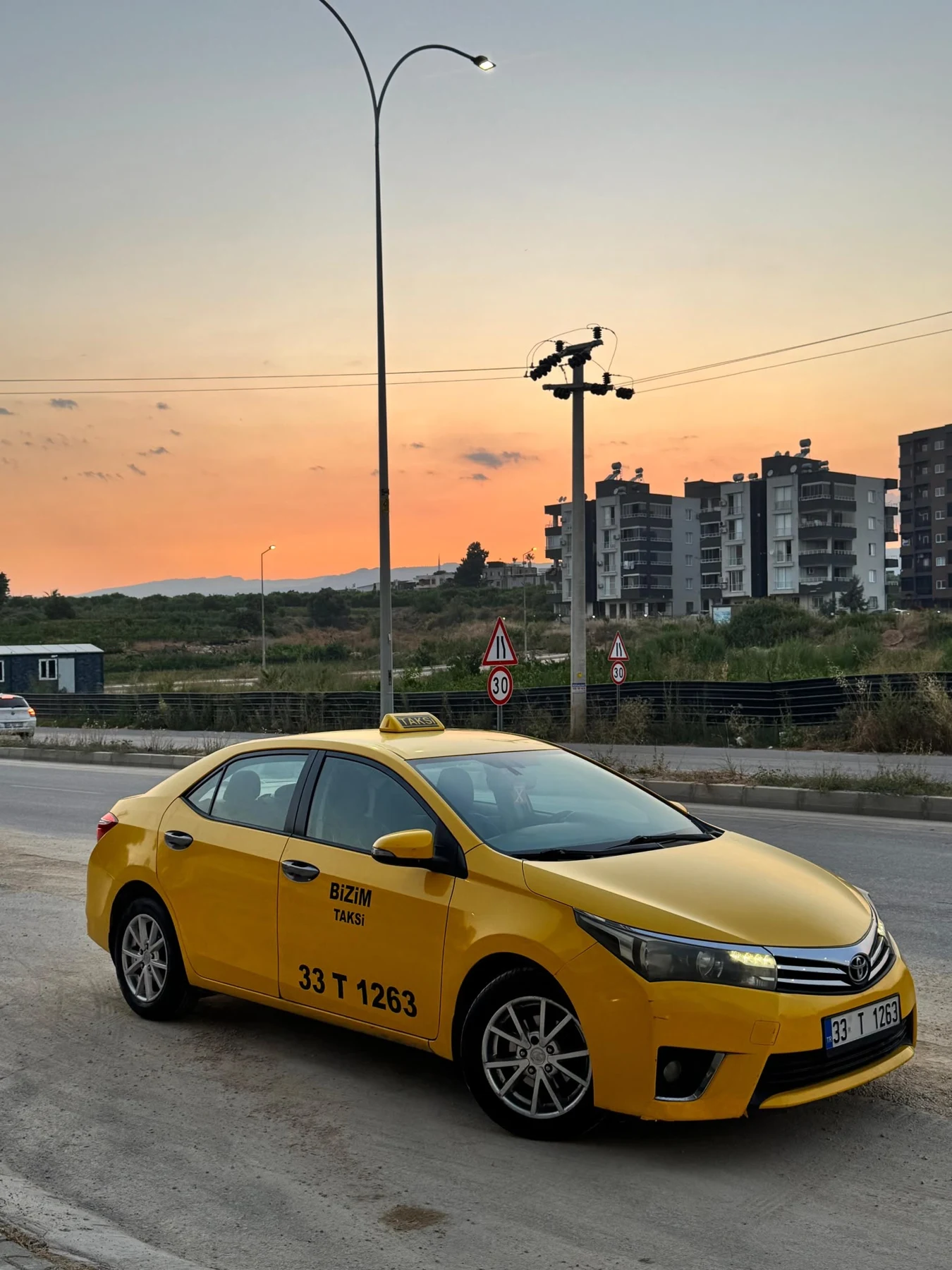 Gün batımında Mersin taksi